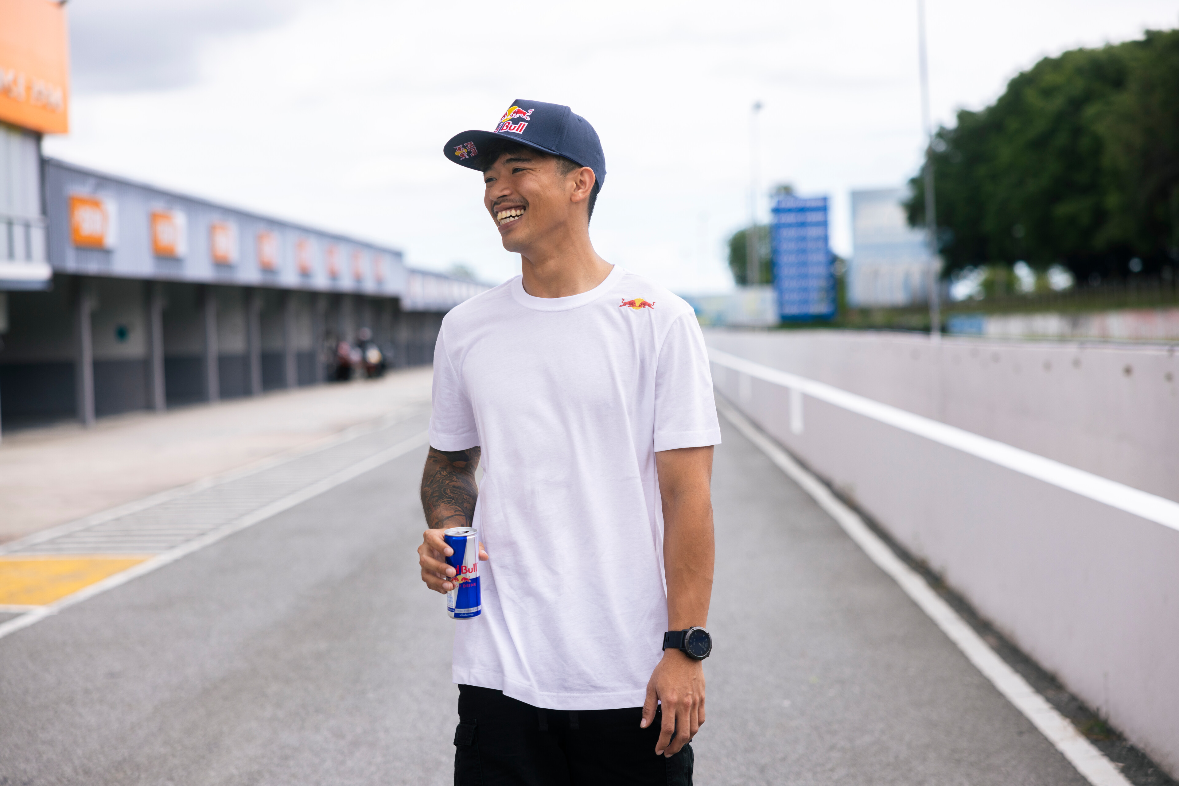 นักแข่ง Red Bull ชาวไทย ก้อง - สมเกียรติ จันทรา เตรียมอุ่นเครื่อง เชคดาวน์ เทสต์ ที่ เซปังฯ