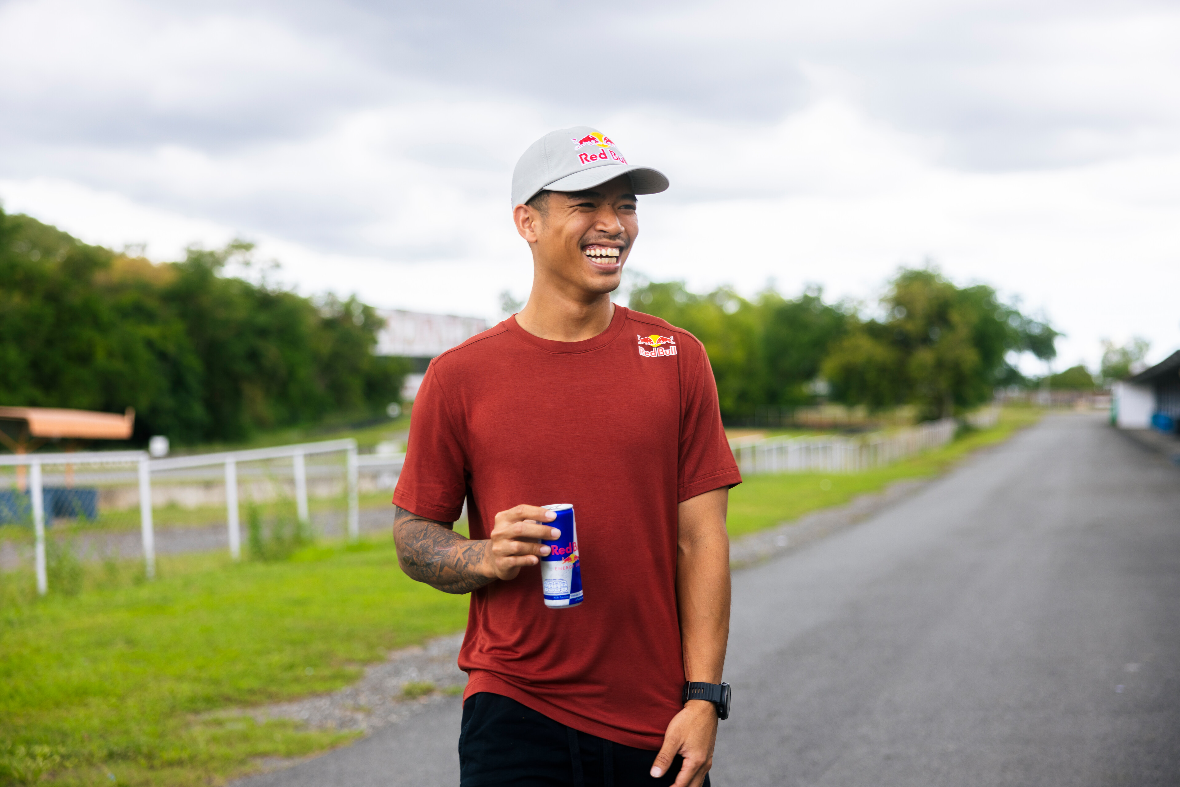 นักแข่ง Red Bull ชาวไทย ก้อง - สมเกียรติ จันทรา เตรียมอุ่นเครื่อง เชคดาวน์ เทสต์ ที่ เซปังฯ