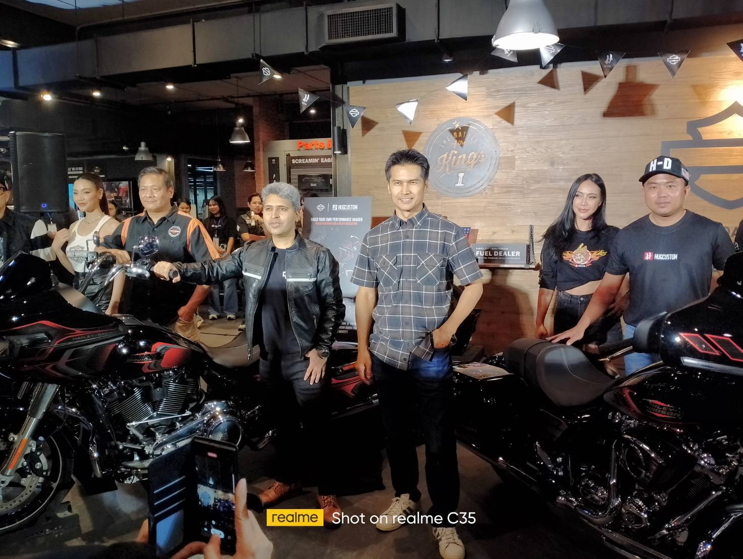 Harley-Davidson Asia & HUGSTICKERCUSTOM