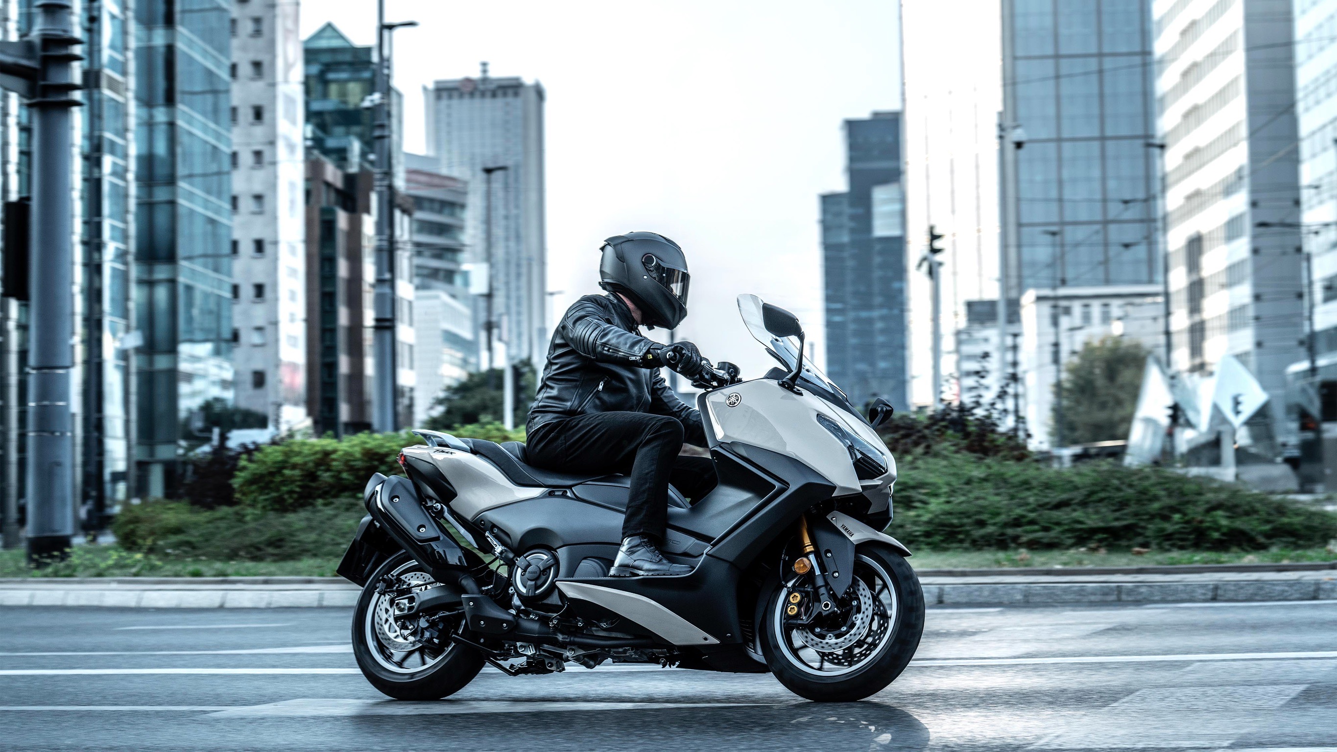 New YAMAHA TMAX 2025