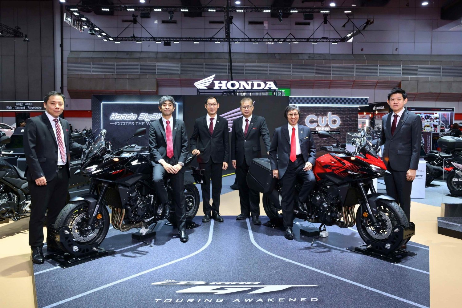 ครั้งแรกในไทย! New Honda CB1000GT สปอร์ตทัวร์ริ่ง 4 สูบ ถ่ายทอดเทคโนโลยีจาก CBR Fireblade พร้อม New Honda Monkey EX Custom Edition