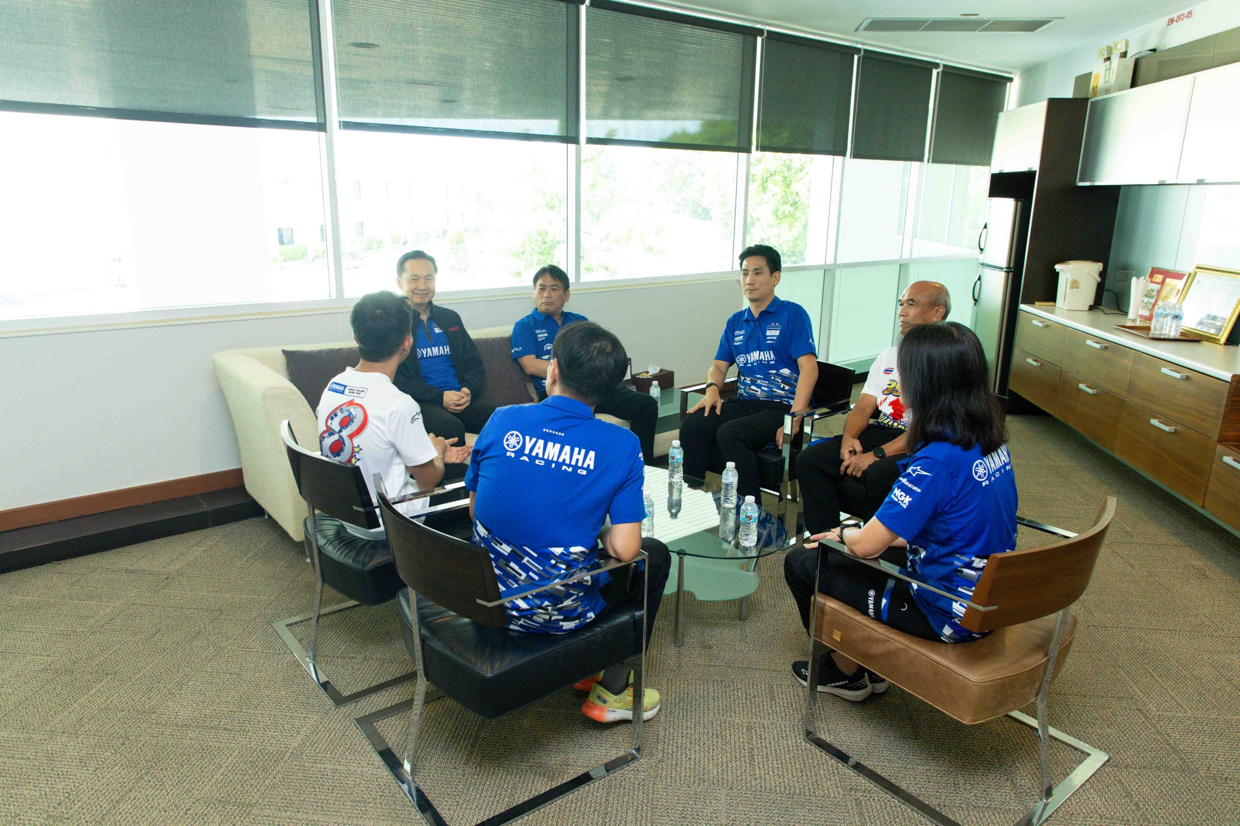 “ไอเดีย” กฤตภัทร เขื่อนคำ แชมป์เอเชีย โร้ดเรซซิ่ง 2026 เข้าพบผู้บริหารไทยยามาฮ่า พร้อมมอบของที่ระลึกแทนคำขอบคุณ